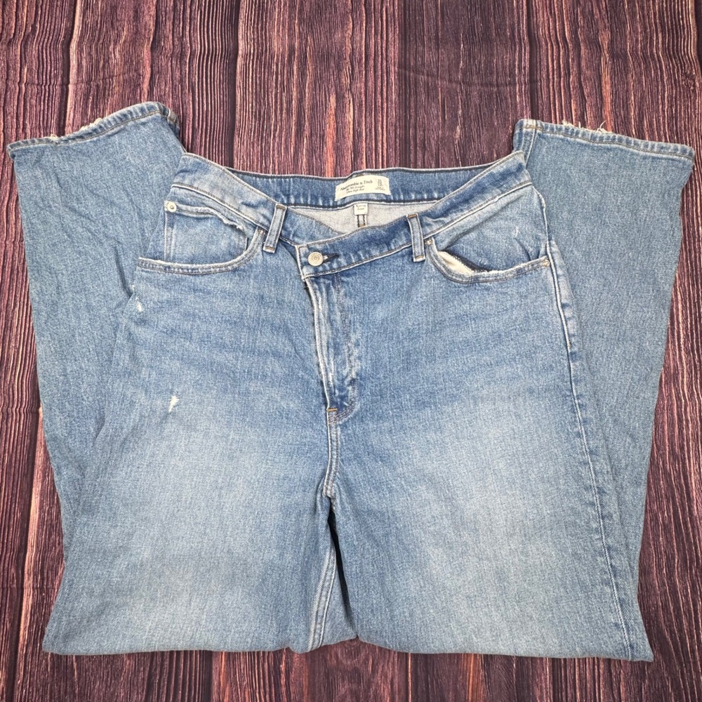 Abercrombie & Fitch 90s Straight 31/12R Denim Jeans Ultra High Rise Light Wash